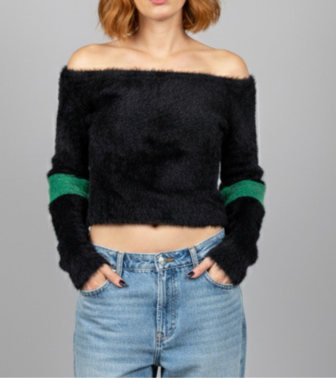 Pull noir avec fourrure manches verte EN STOCK