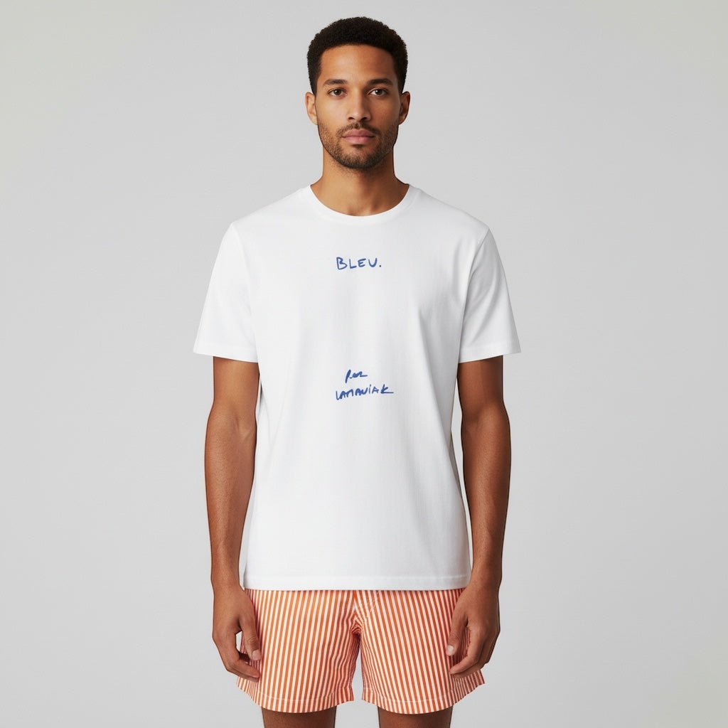 LE T-shirt bleu mais blanc