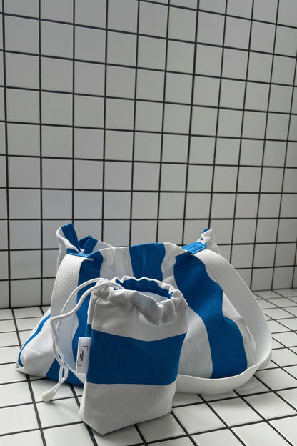 Ensemble sac et pochette en toile 100% coton rayé bleu et blanc s'appelle MARSEILLE ait main à Paris par LAMANIAK