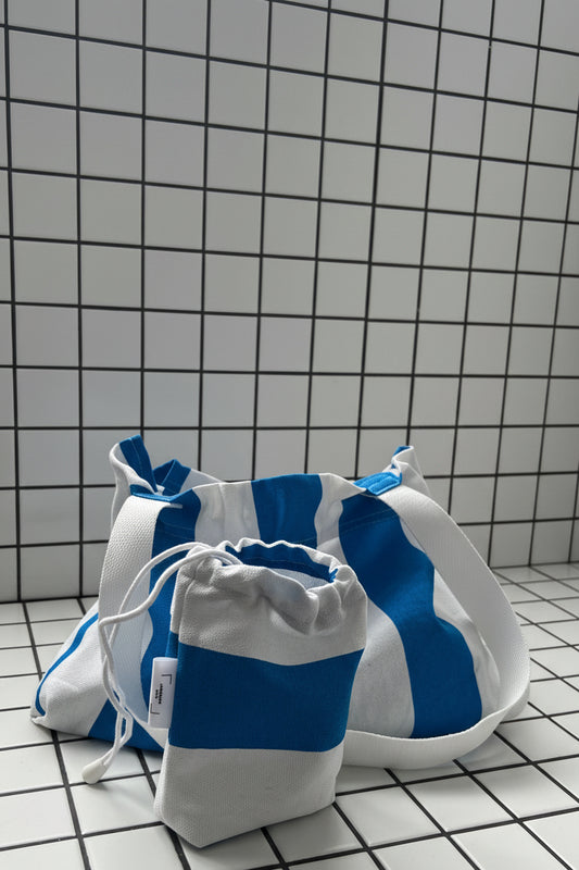 Ensemble sac et pochette en toile 100% coton rayé bleu et blanc s'appelle MARSEILLE ait main à Paris par LAMANIAK