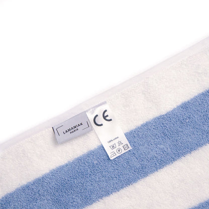 LA serviette de plage intemporelle de LAMANIAK Bleu clair