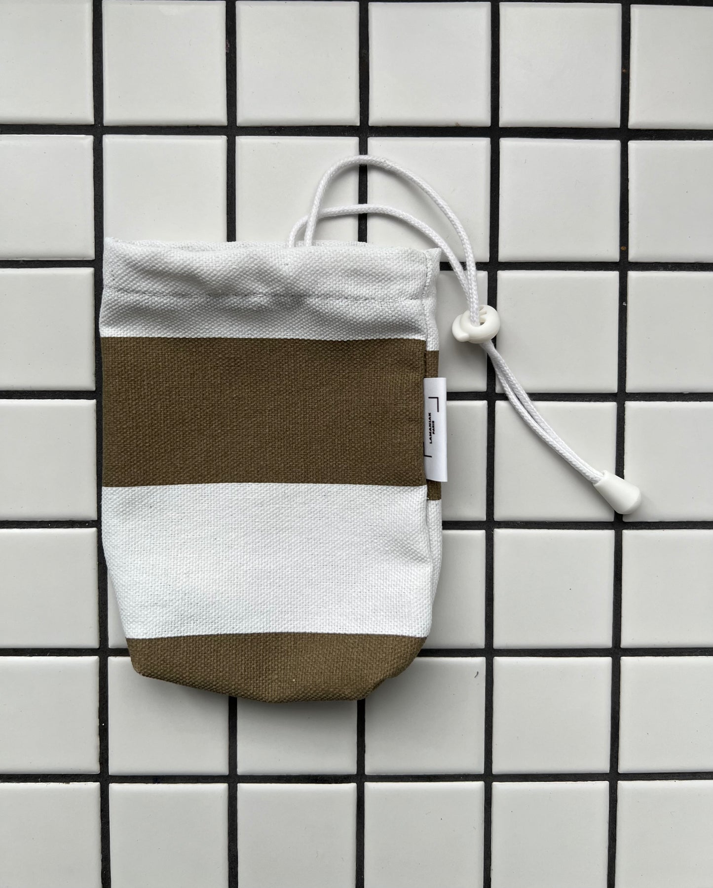 La pochette en toile 100% coton fait main à Paris par LAMANIAK