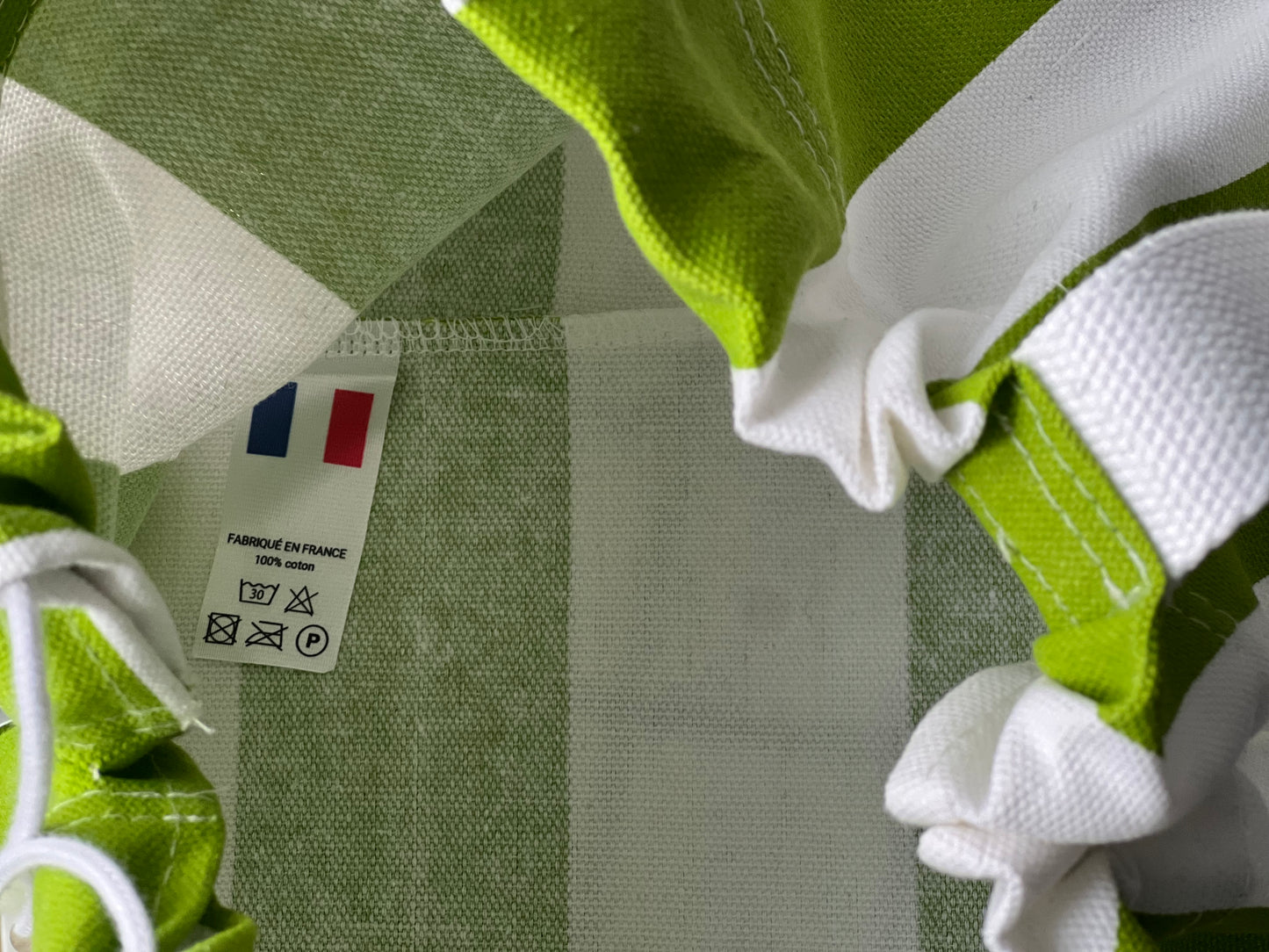 sac été tendance 2026 pour la plage en toile 100% coton rayé vert et blanc qui s'appelle LA ROCHELLE fait main à Paris par LAMANIAK