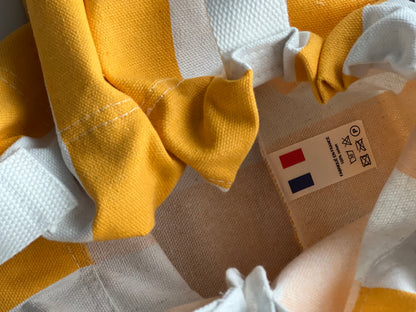 Détails du sac en toile 100% coton rayé jaune et blanc qui s'appelle ST-TROPEZ fait main à Paris par LAMANIAK