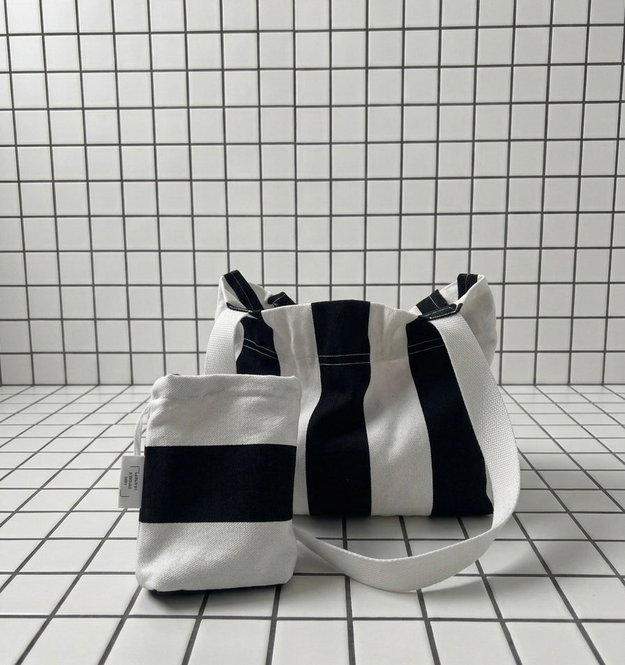 Ensemble sac et pochette en toile 100% coton noir et blanc rayé fait main à Paris par LAMANIAK