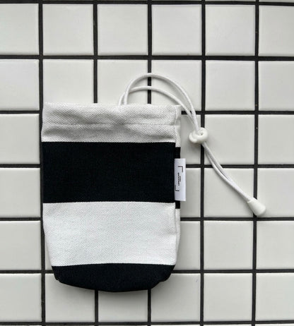 Pochette rayée noir et blanc en toile 100% coton par LAMANIAK