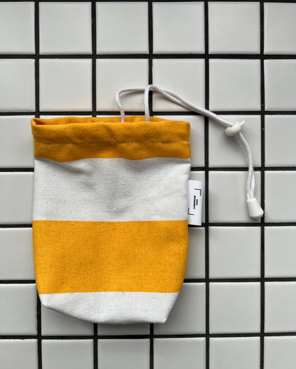 Pochette en toile 100% coton rayé jaune et blanc s'appelle ST-TROPEZ fait main à Paris par LAMANIAK