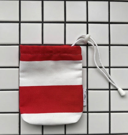 Pochette en toile 100% coton rayé rouge et blanc s'appelle MONACO fait main à Paris par LAMANIAK
