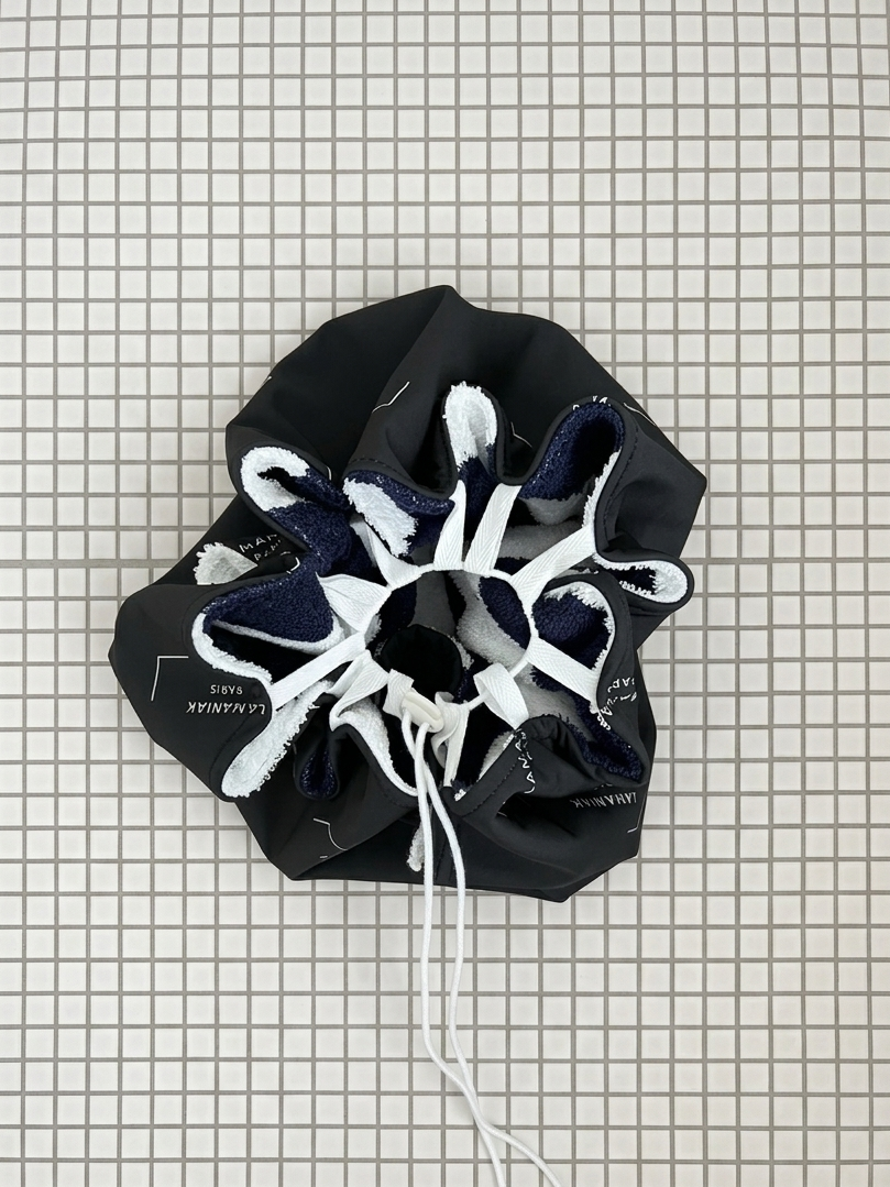 Le sac piscine étanche recto/verso coton bleu marine et blanc fait main à Paris avec amour 