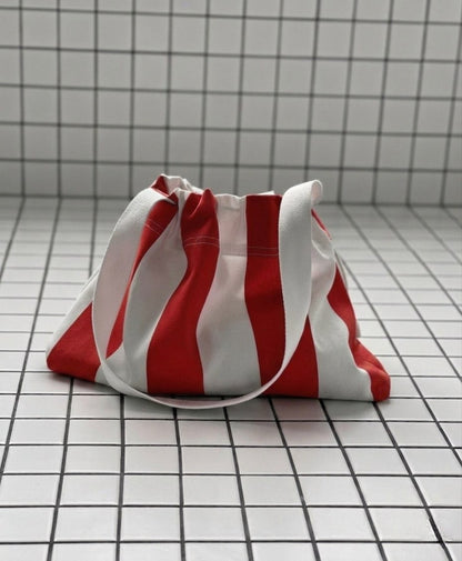 Sac tendance 2026 en toile 100% coton rayé rouge et blanc s'appelle MONACO fait main à Paris par LAMANIAK
