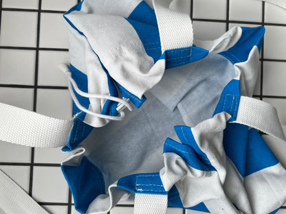 Détails sac en toile 100% coton rayé bleu et blanc s'appelle MARSEILLE ait main à Paris par LAMANIAK